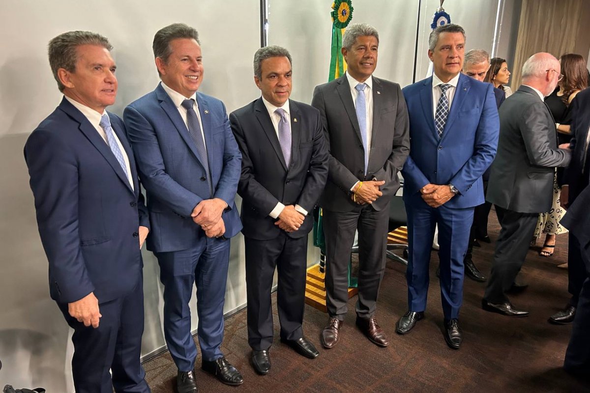 Governo da Bahia oficializa acordo de compra de trens de VLT do Mato Grosso