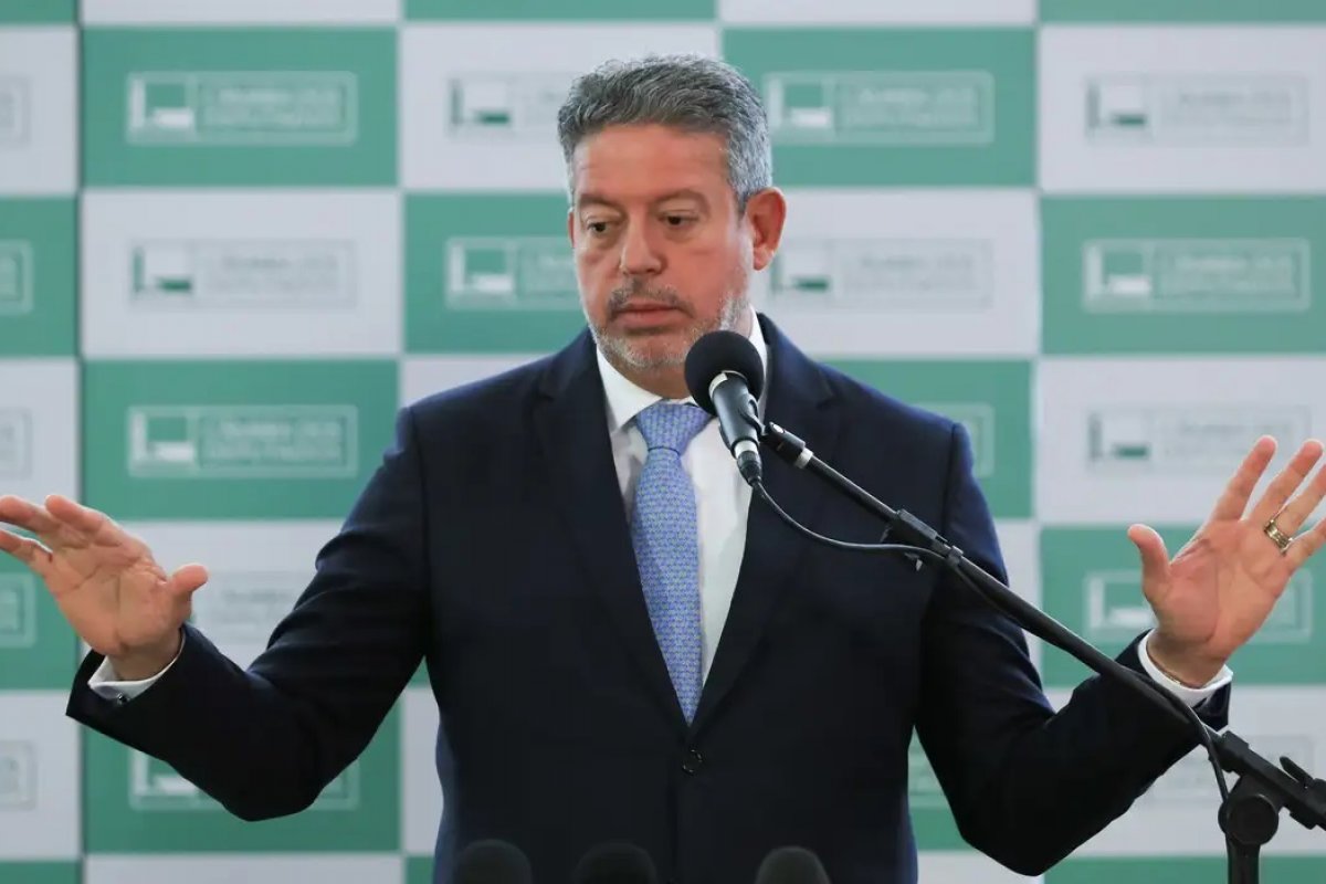 Lira diz que carne na cesta básica é 'preço pesado' e sinaliza votar tributária na próxima semana