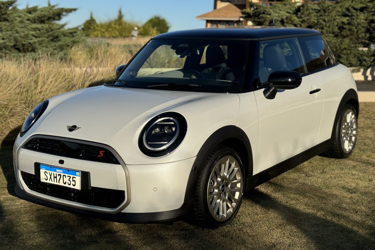 Novo Mini Cooper S preserva motor a gasolina e perfil histórico do hatch inglês