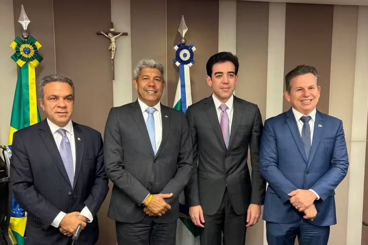 Governo da Bahia assina compra de trens de VLT do Mato Grosso