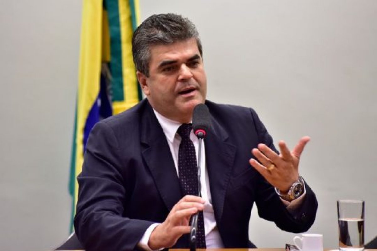 Ex-prefeito de Caxias é alvo de operação da PF por falsificação de carteira de vacinação da família de Bolsonaro