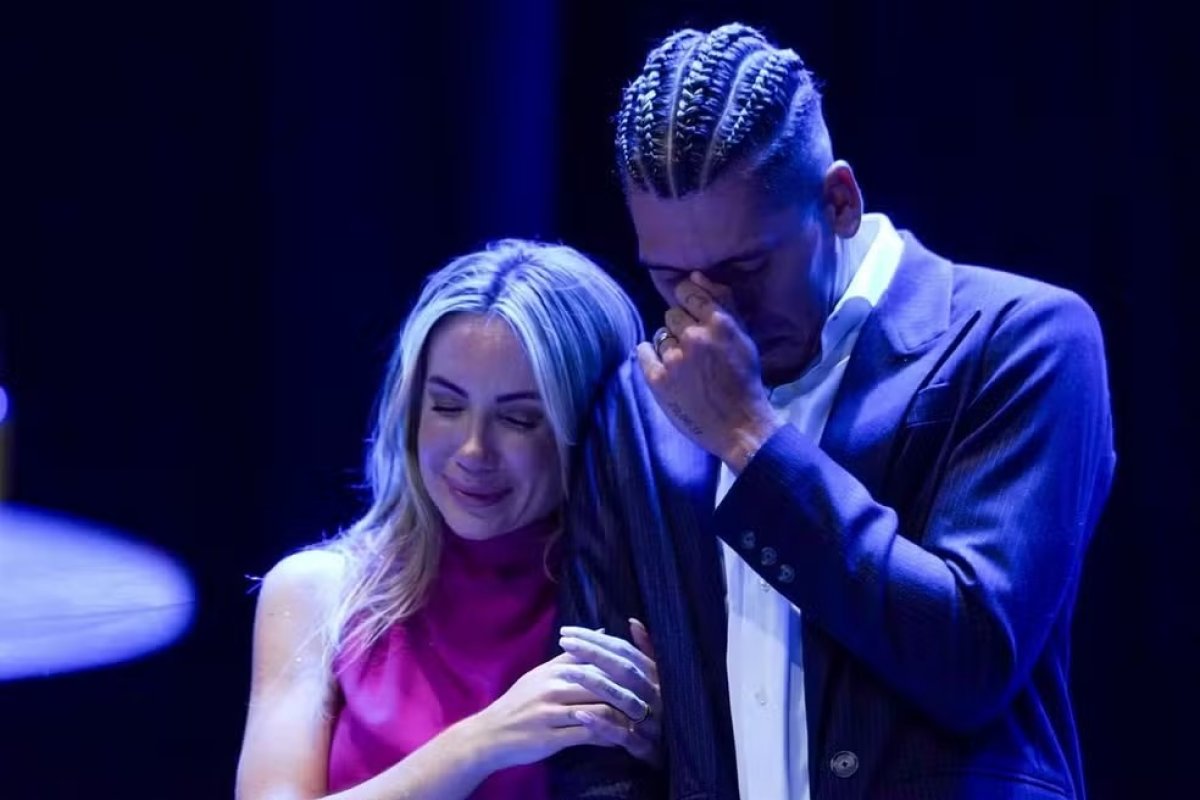 Jogador Roberto Firmino se torna pastor de igreja evangélica em Maceió