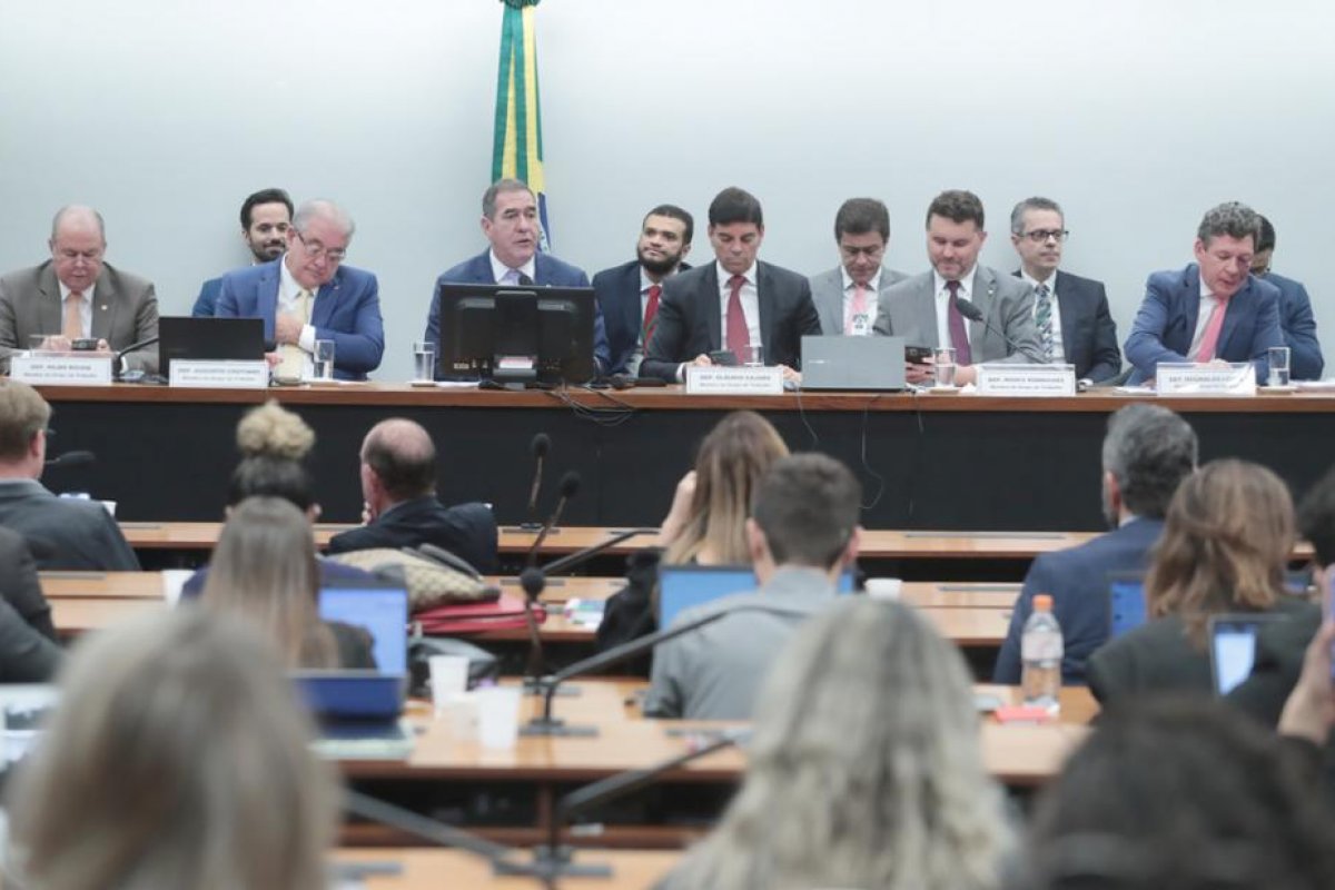 Reforma tributária: armas de fogo não são incluídas no 'imposto do pecado'