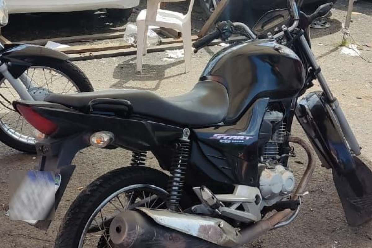 Moto com placa adulterada foi apreendida na Liberdade