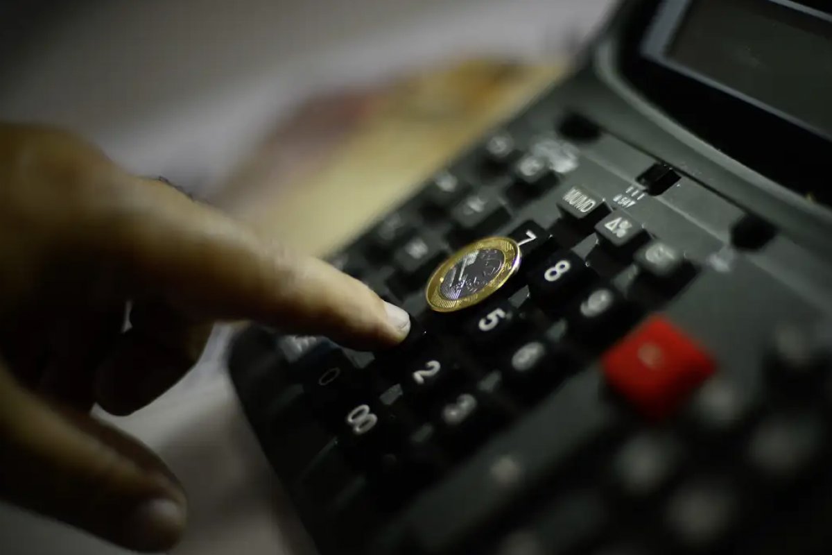 Endividamento das famílias fica estável em junho, diz CNC