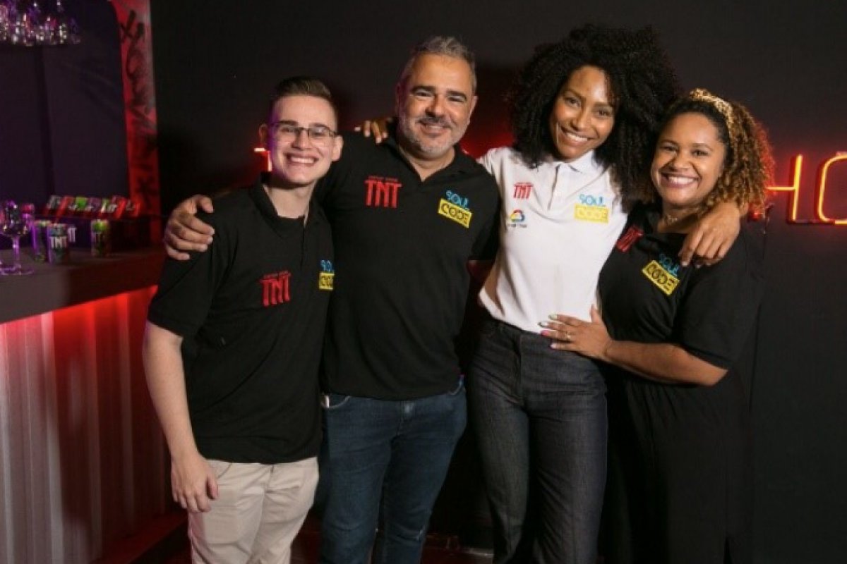 Empresa promove curso gratuito para formação de programadores de games