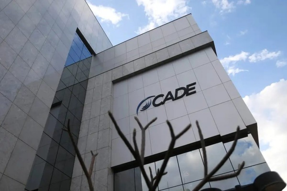 Cade abre procedimento contra meta por uso de dados de usuários para treinamento de IA