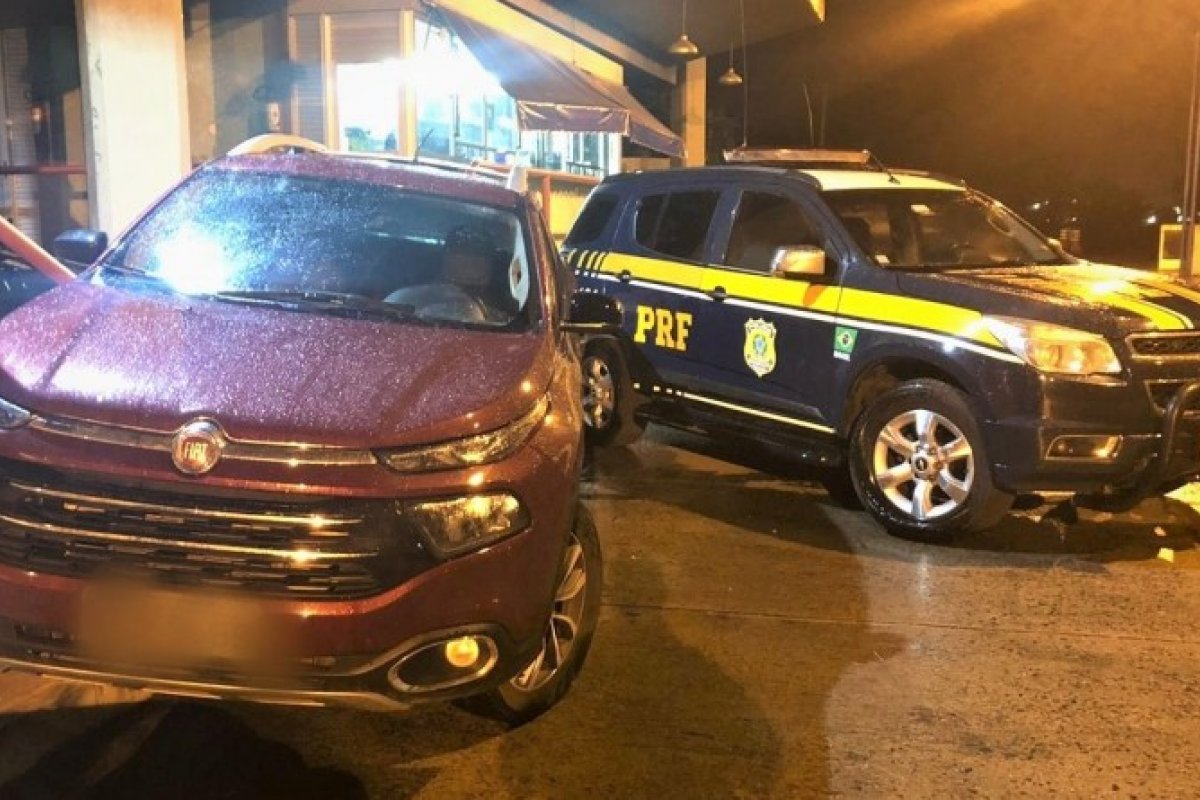 Homem é preso com documento falso e placas clonadas no sudoeste da Bahia