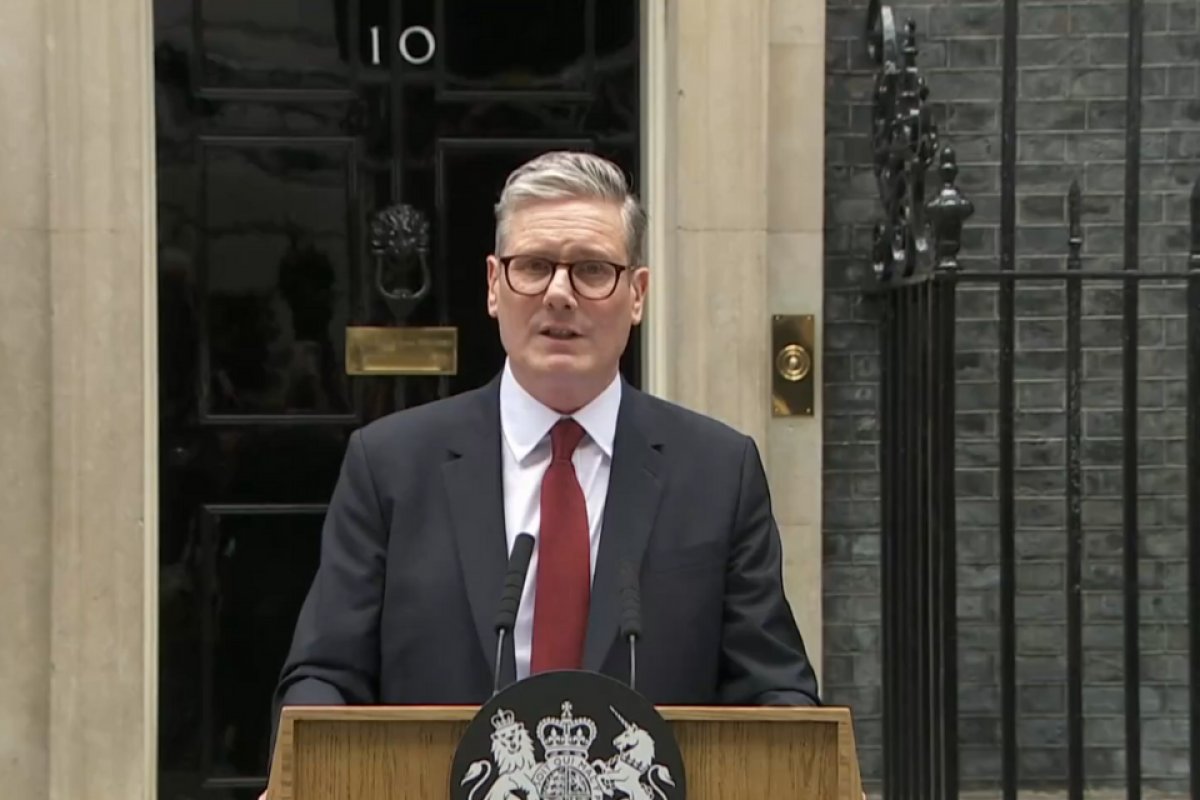 Starmer assume como premiê e diz que Reino Unido precisa redescobrir sua identidade