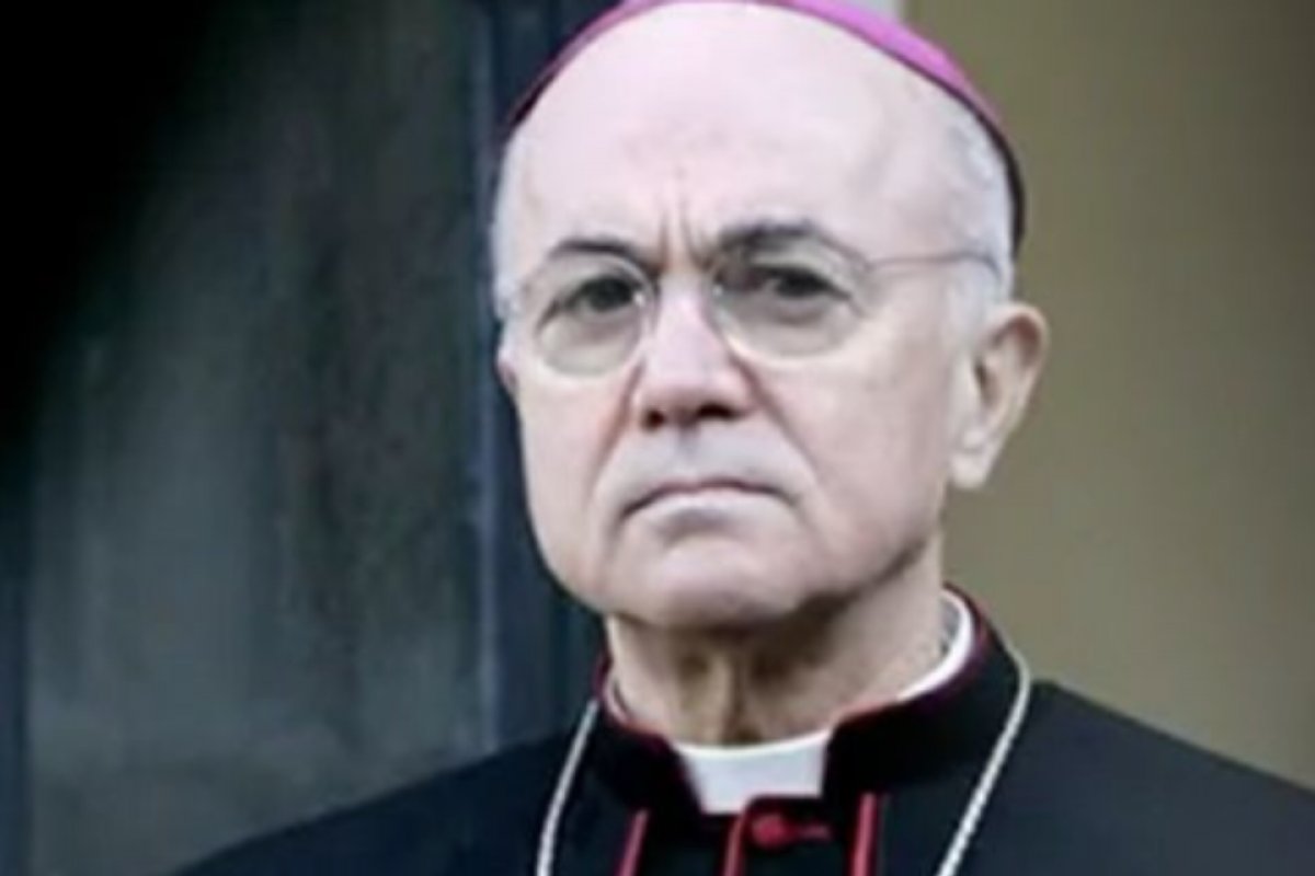 Vaticano excomunga arcebispo que chamou papa de 'servo de Satanás'