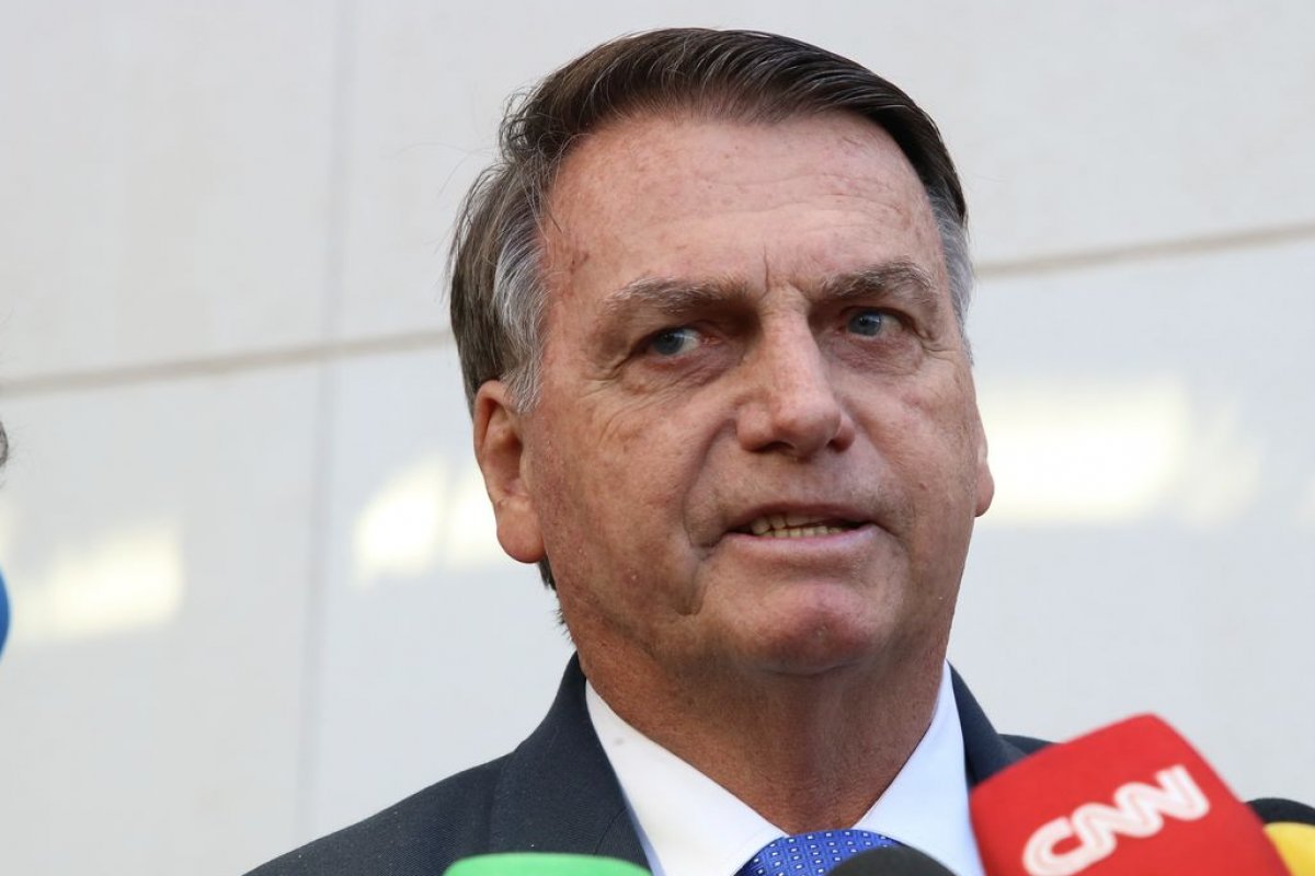 Defesa de Bolsonaro solicita acesso ao inquérito sobre venda de joias sauditas