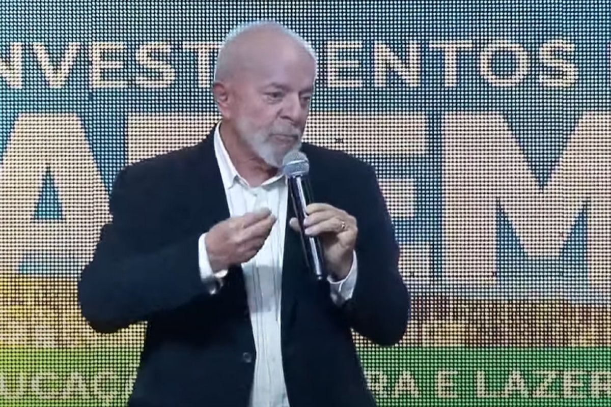 Após o indiciamento de Bolsonaro, Lula diz que não é presidente para receber “colar de pedra preciosa”