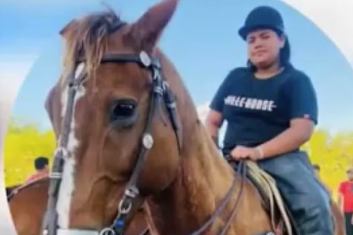 Adolescente morre após acidente entre caminhonete e moto que ela pilotava