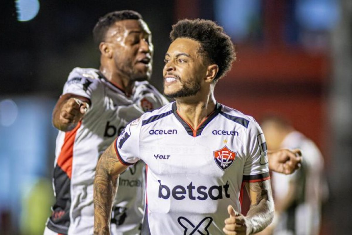 Para se afastar do Z-4, Vitória recebe o Criciúma neste domingo (7)