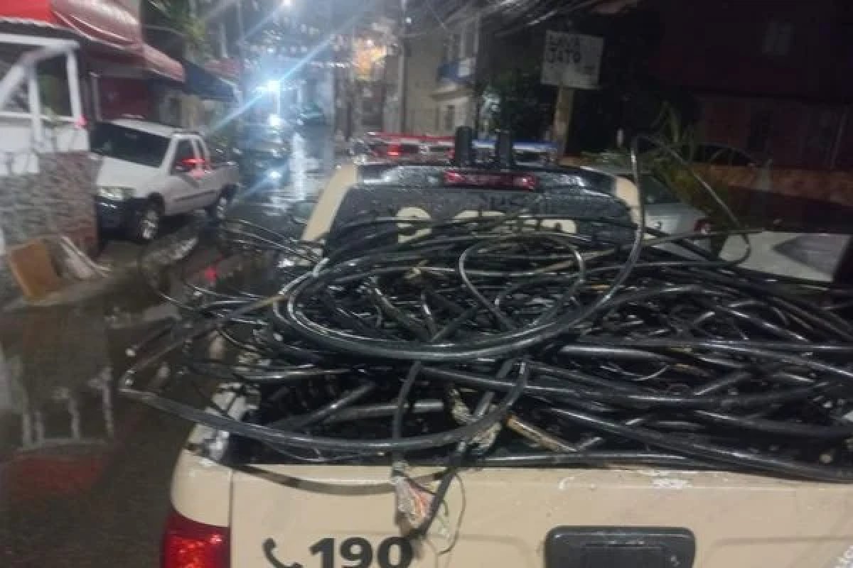 Homem é preso por roubo de cabos de telefone em escola de Salvador