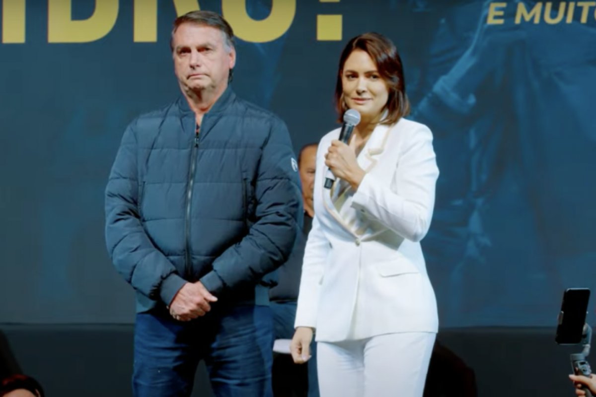 Michelle Bolsonaro ironiza Janja e diz que primeira-dama tem vocação para viajar