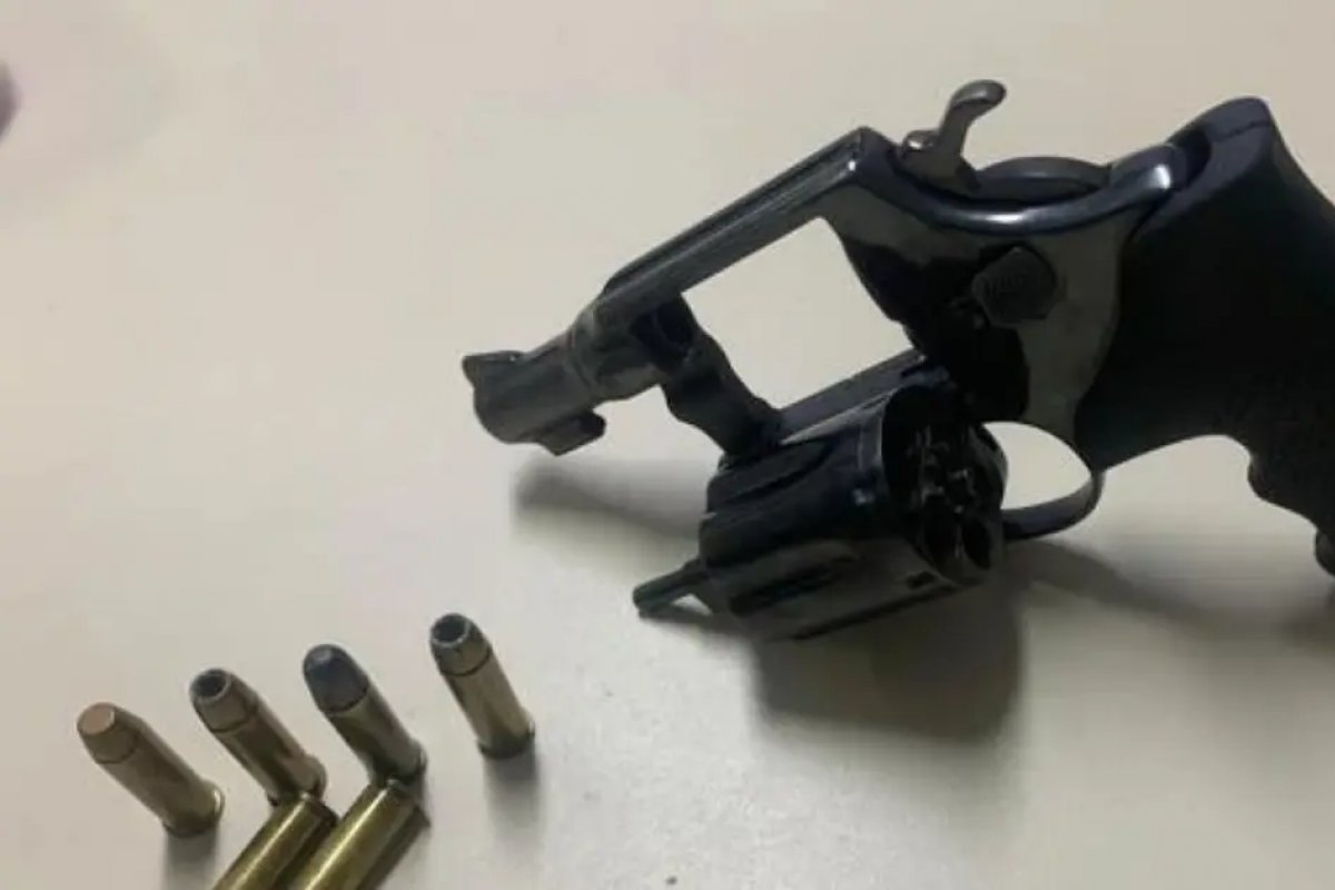 Homem morre após trocar tiros com policiais em Feira de Santana