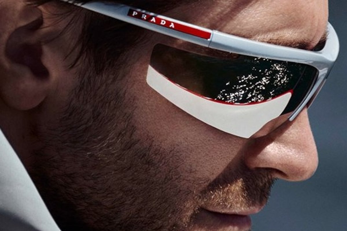 Jake Gyllenhaal estrela nova campanha de óculos da Prada!