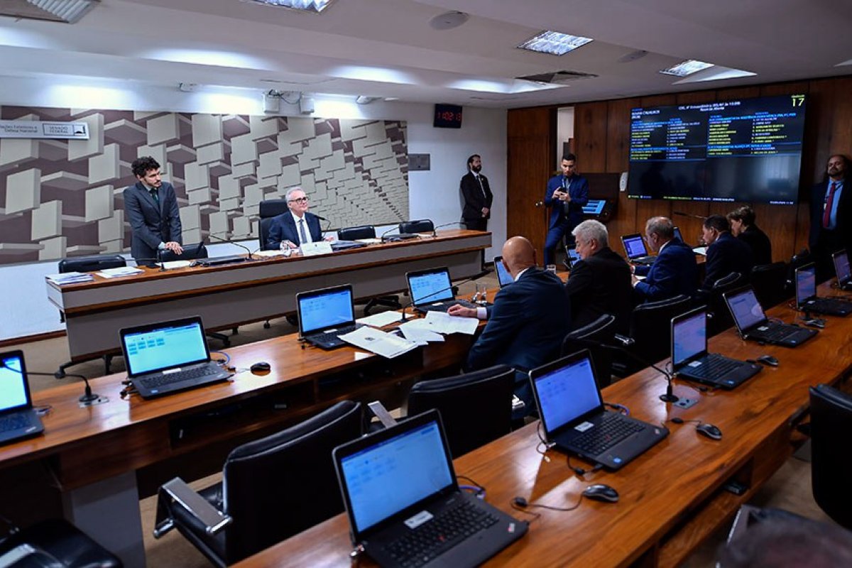 Indicados para chefiar embaixadas serão sabatinados pelo Senado na terça-feira (9)