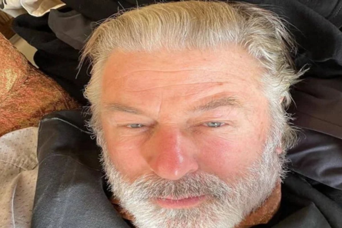 Alec Baldwin será julgado por homicídio culposo por tiroteio em 'Rust'