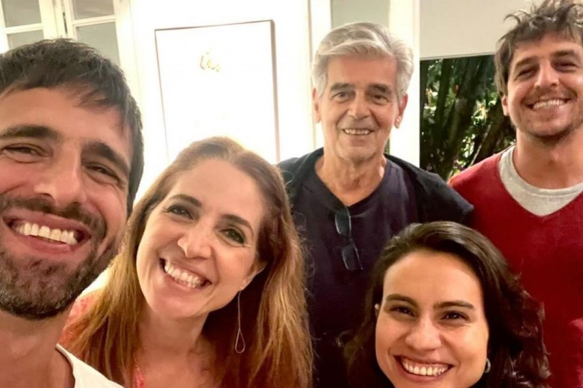 Poliana Abritta lamenta a morte do sogro!