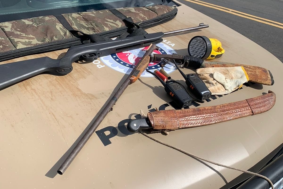 PM flagra caçadores ilegais são flagrados pela PM com armas de fogo em Xique Xique