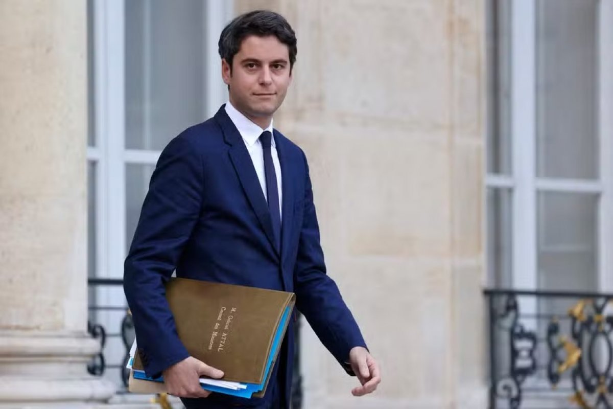 França: Macron decide manter primeiro-ministro no cargo, após vitória da esquerda