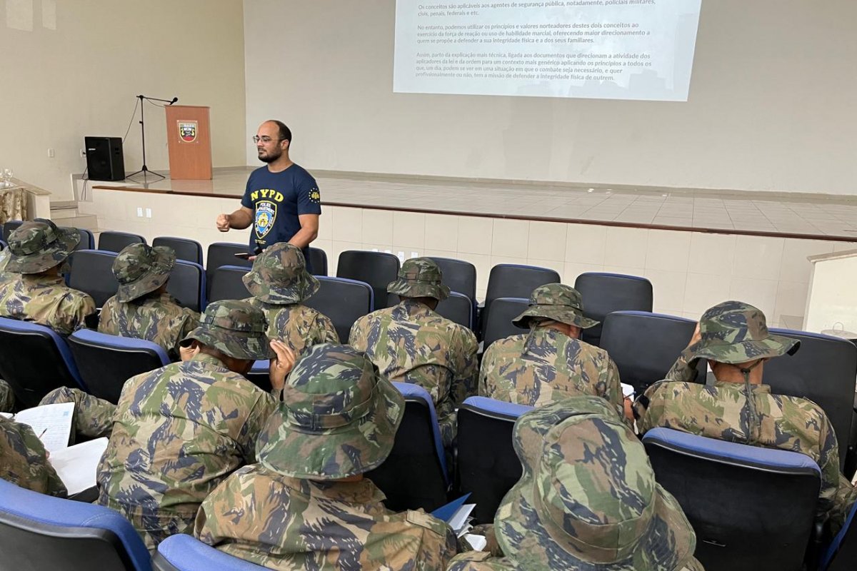 Em Salvador, Capitão Alden ministra palestra sobre uso da força para profissionais da Aeronáutica