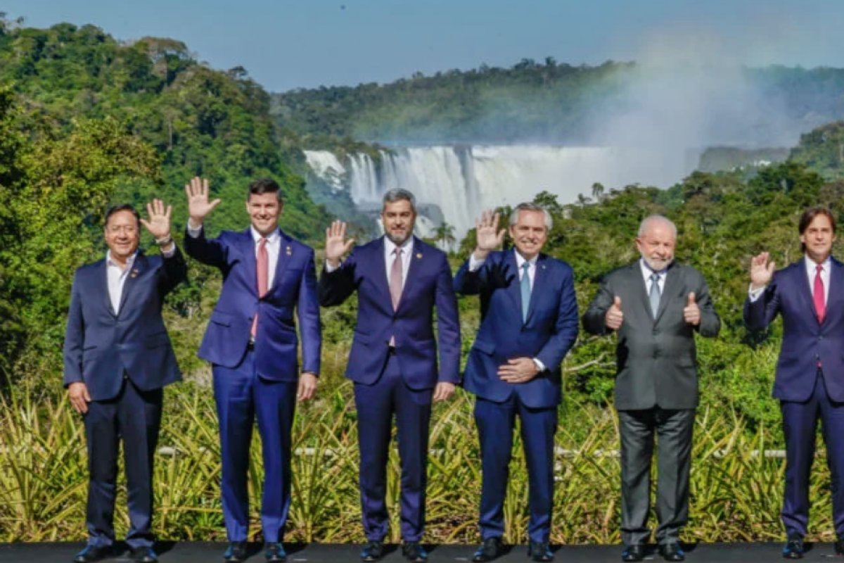 Lula critica ausência do presidente Javier Milei durante Cúpula do Mercosul no Paraguai