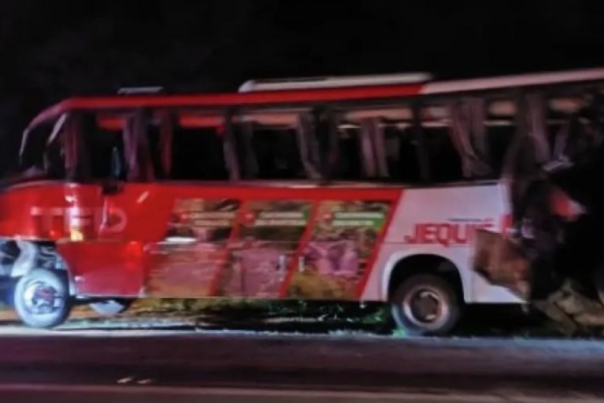 Jequié: 10 vítimas do acidente envolvendo ônibus de transporte médico recebem alta