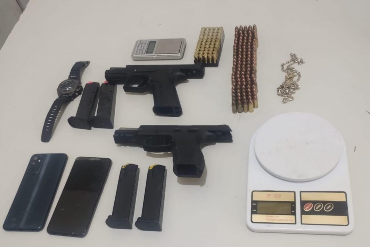 Veículo adulterado e armas são apreendidos em Juazeiro