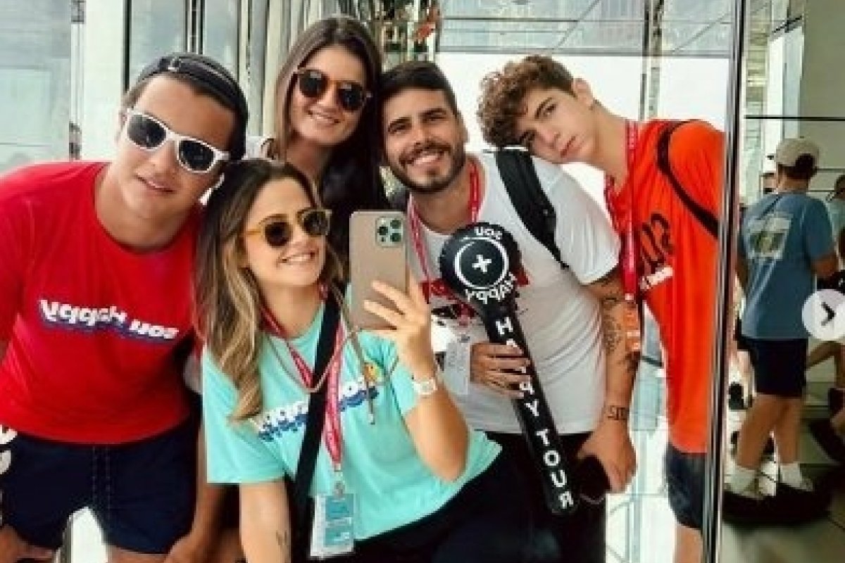 Marcelo Sangalo mostra álbum de fotos de viagem para Disney!