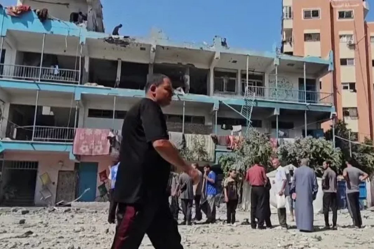 Ataque aéreo a complexo escolar em Gaza deixa ao menos 25 mortos