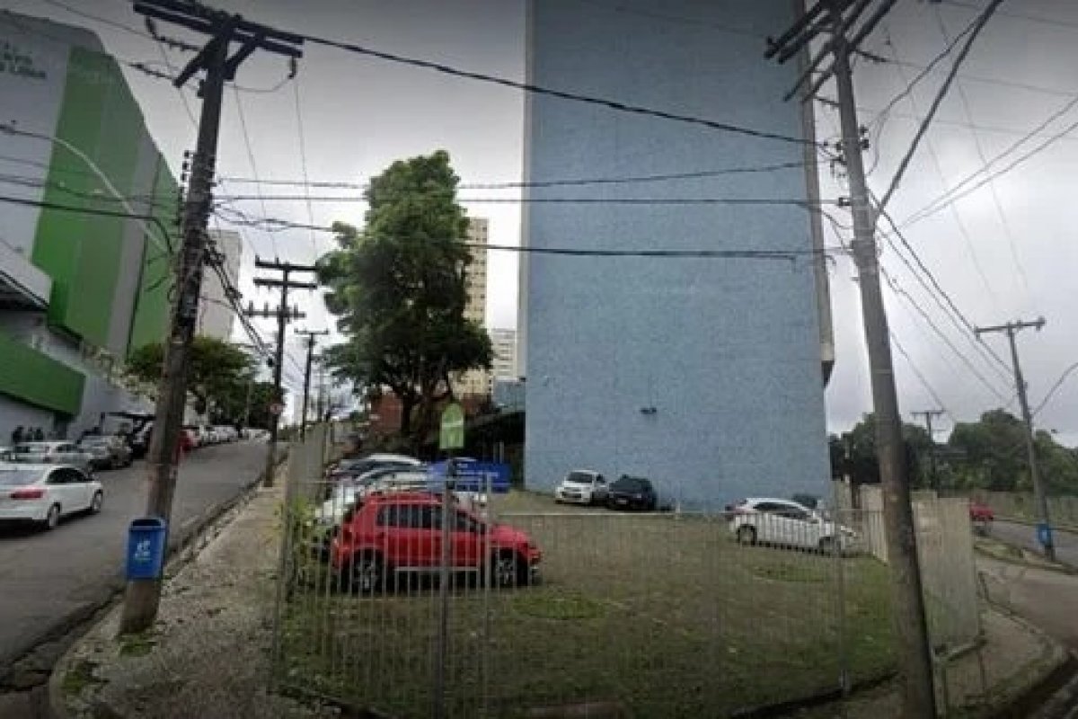 Dupla aborda e rouba carro de alunas em estacionamento de campus da Ufba