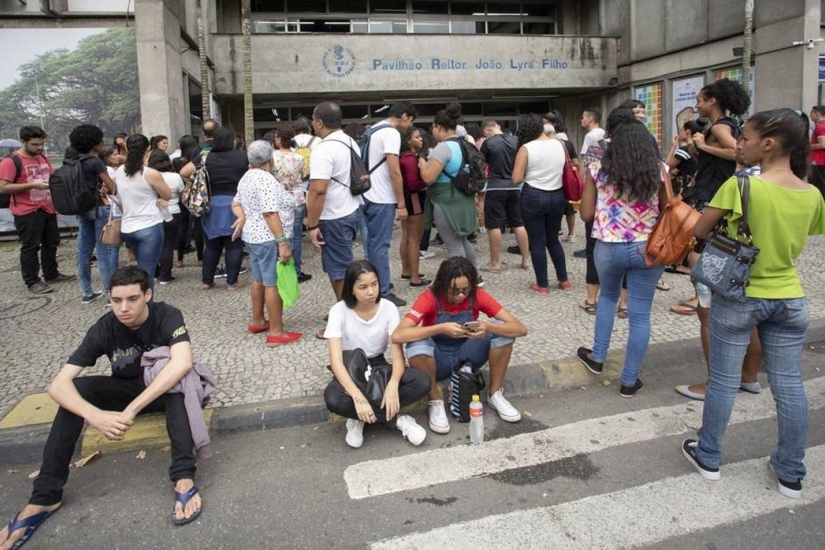 Chega a 10 o número de processos contra o governo por conta do Enem