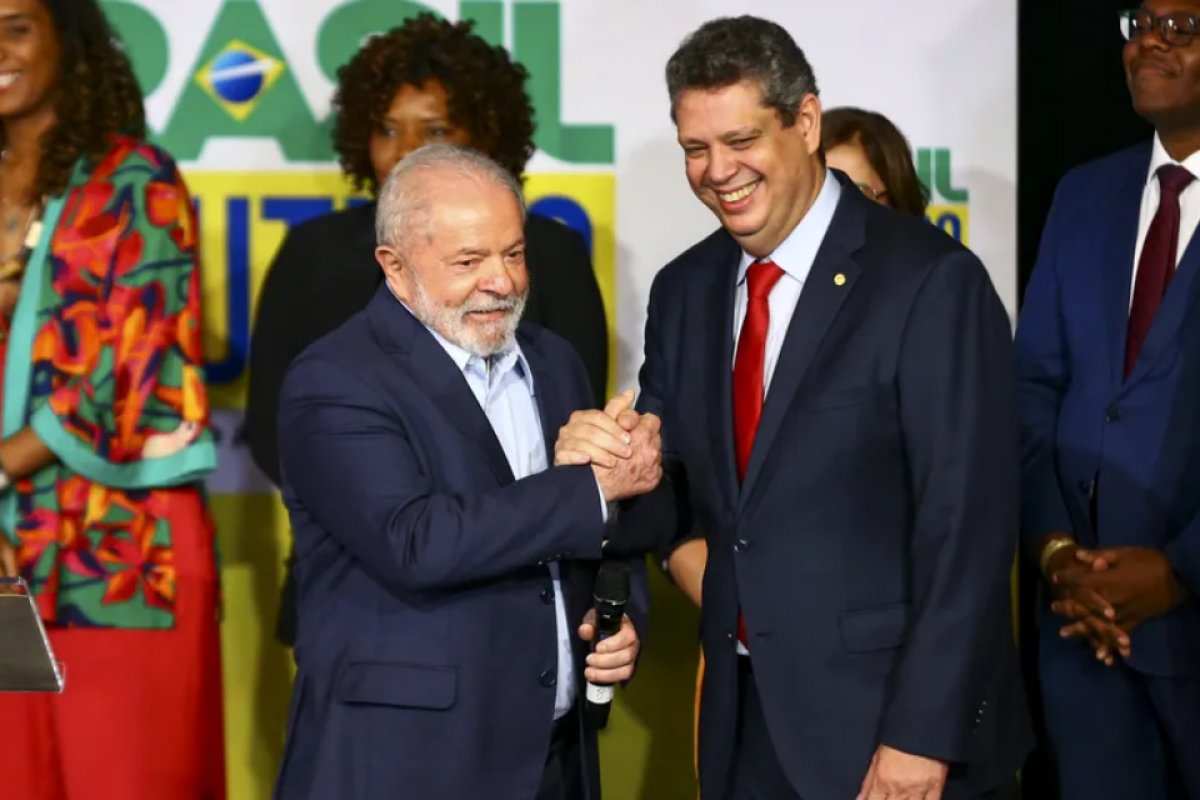 Lula dá puxão de orelha em ministro e diz que ele precisa se responsabilizar por comitê criado