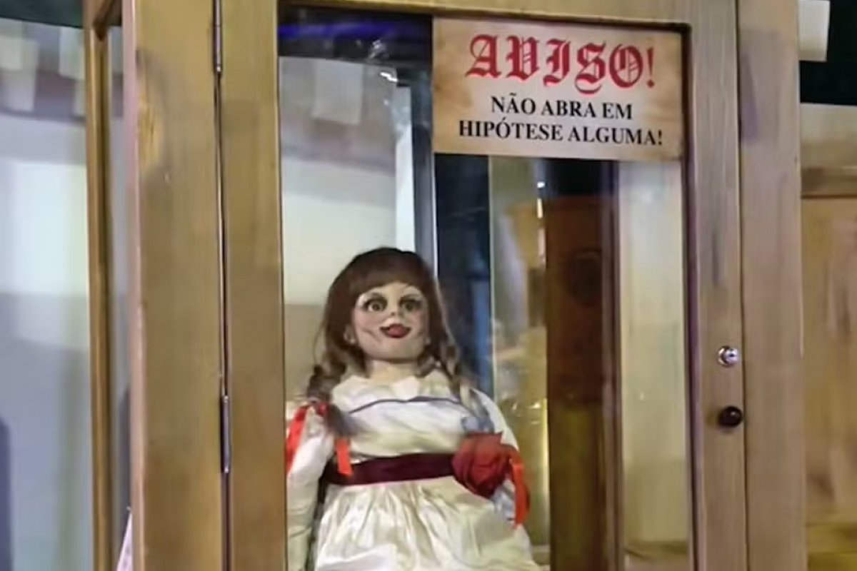 Verdadeira Annabelle é diferente da queimada em incêndio e está trancada em museu há 50 anos