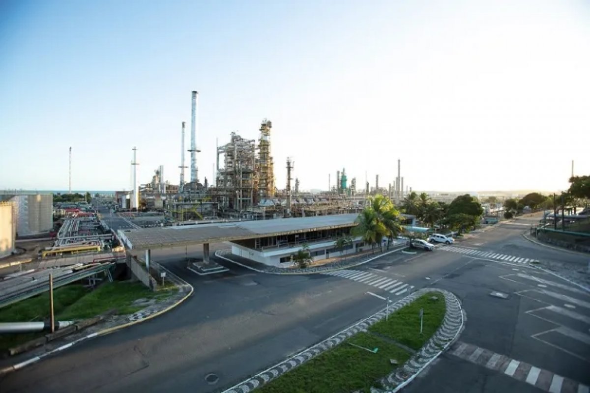 Acelen anuncia construção de parque solar no interior da Bahia