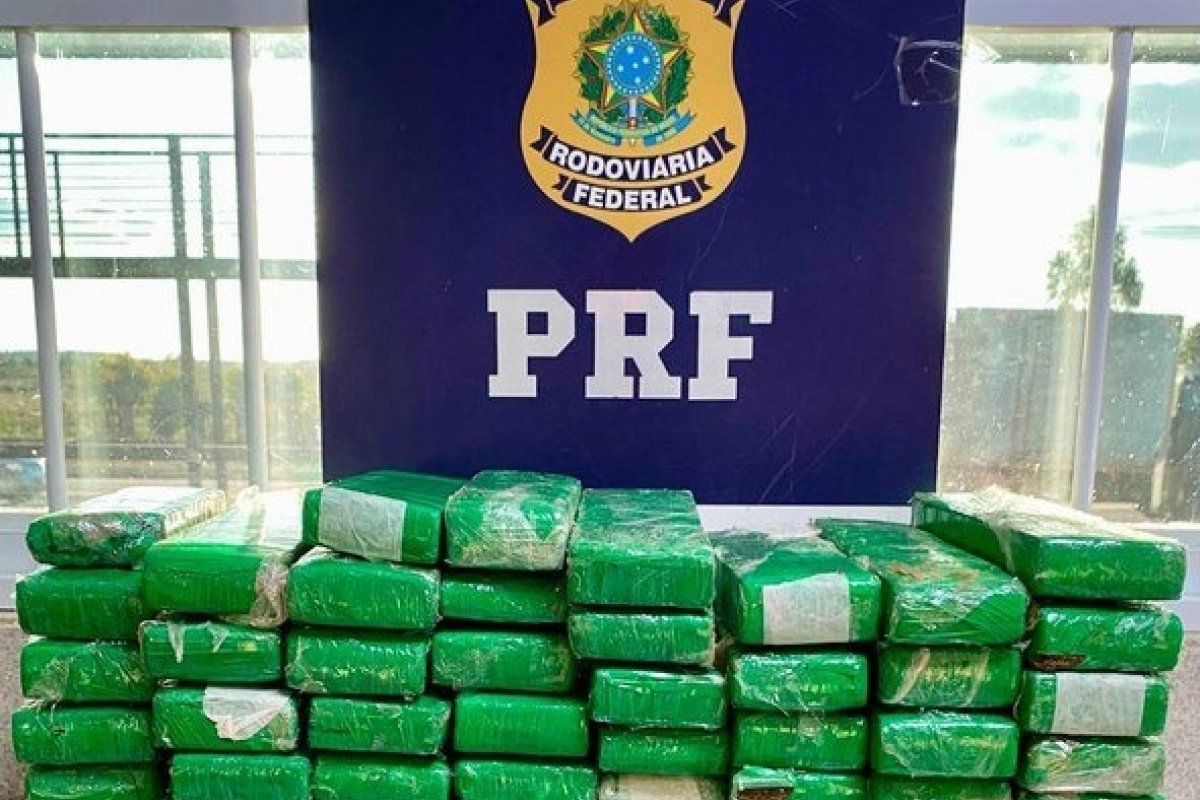 Homem é preso transportando 40 kg de maconha dentro de ônibus em Vitória da Conquista