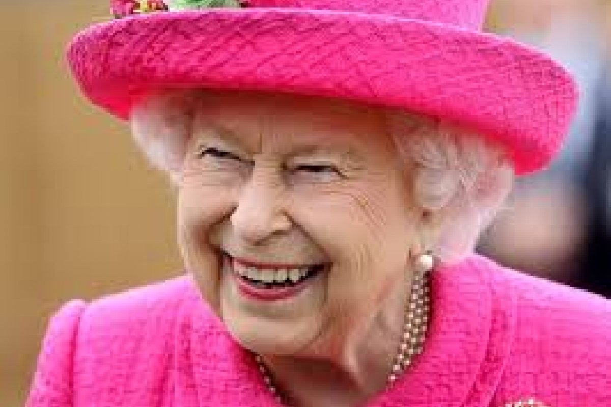 Rainha Elizabeth II assina lei que ratifica o acordo do Brexit