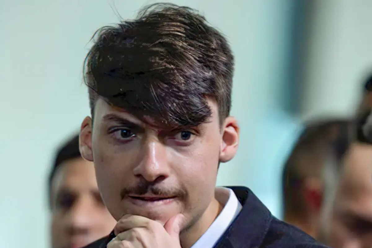 'Abin paralela' de Bolsonaro atuou para ajudar Jair Renan em investigação, diz PF