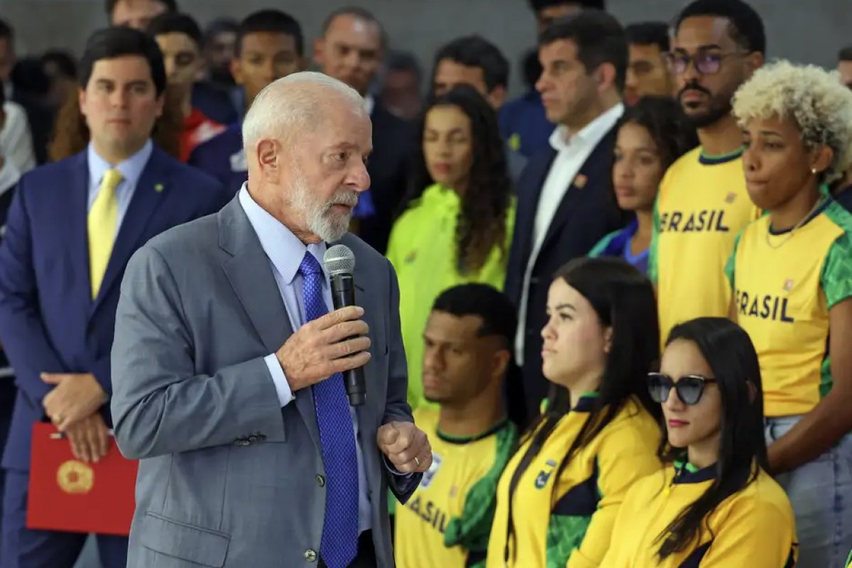 Lula assina decreto reajustando Bolsa Atleta em 10,86%