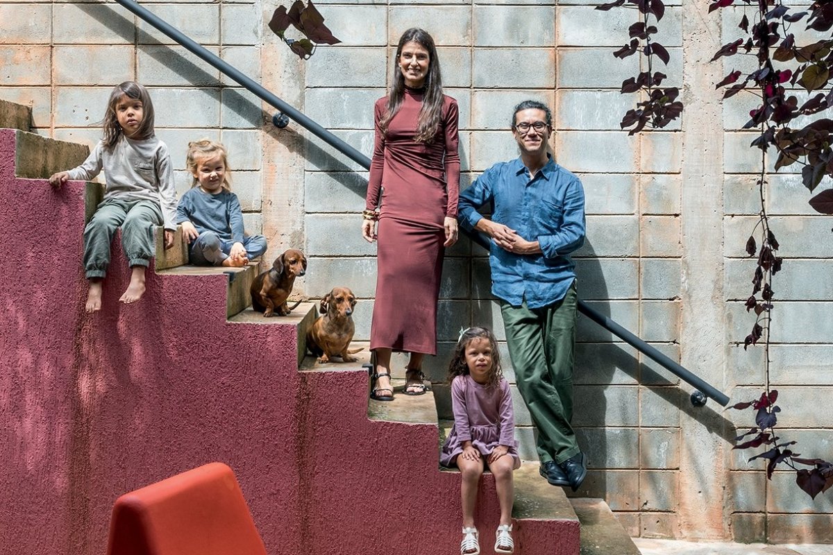 Casa Vogue mostra o refúgio de Rodrigo Ohtake, que dá origem a uma linha de residências modulares e sustentáveis de alto padrão!