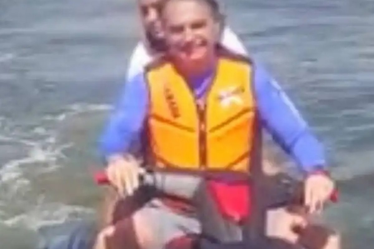 Veja video: Bolsonaro mostra humildade até quando está no mar