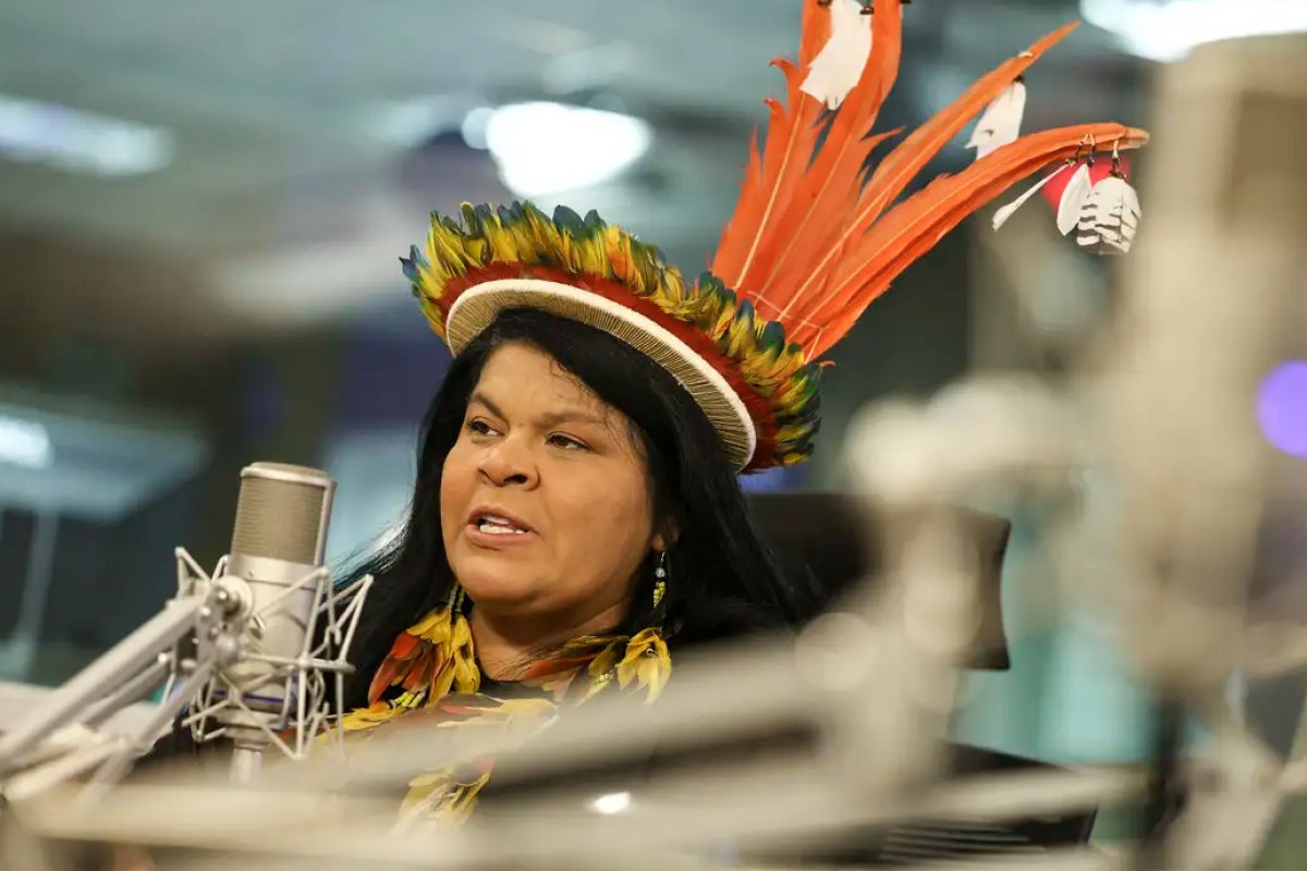 Ministra Sonia Guajajara critica declaração do técnico do Palmeiras que chamou o time de "equipe de índios"