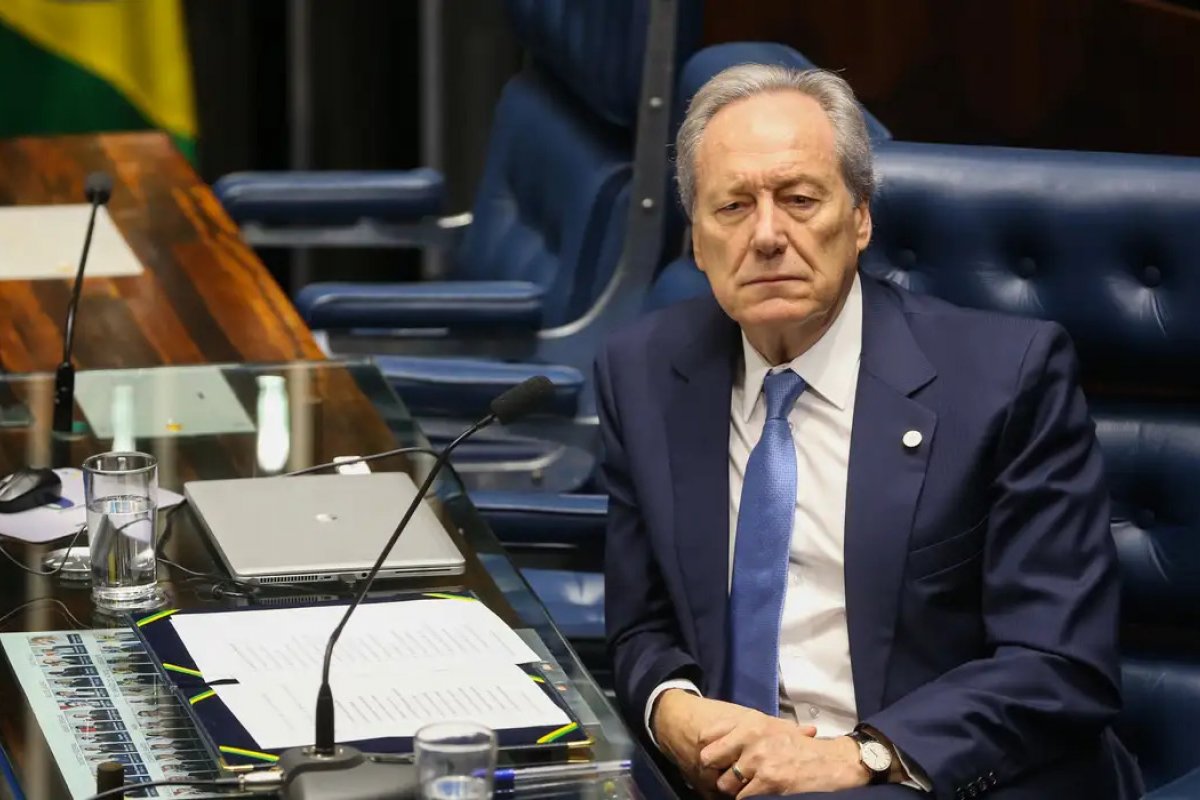 “Nós não temos a menor pretensão de intervir nas forças locais", afirma Lewandowski