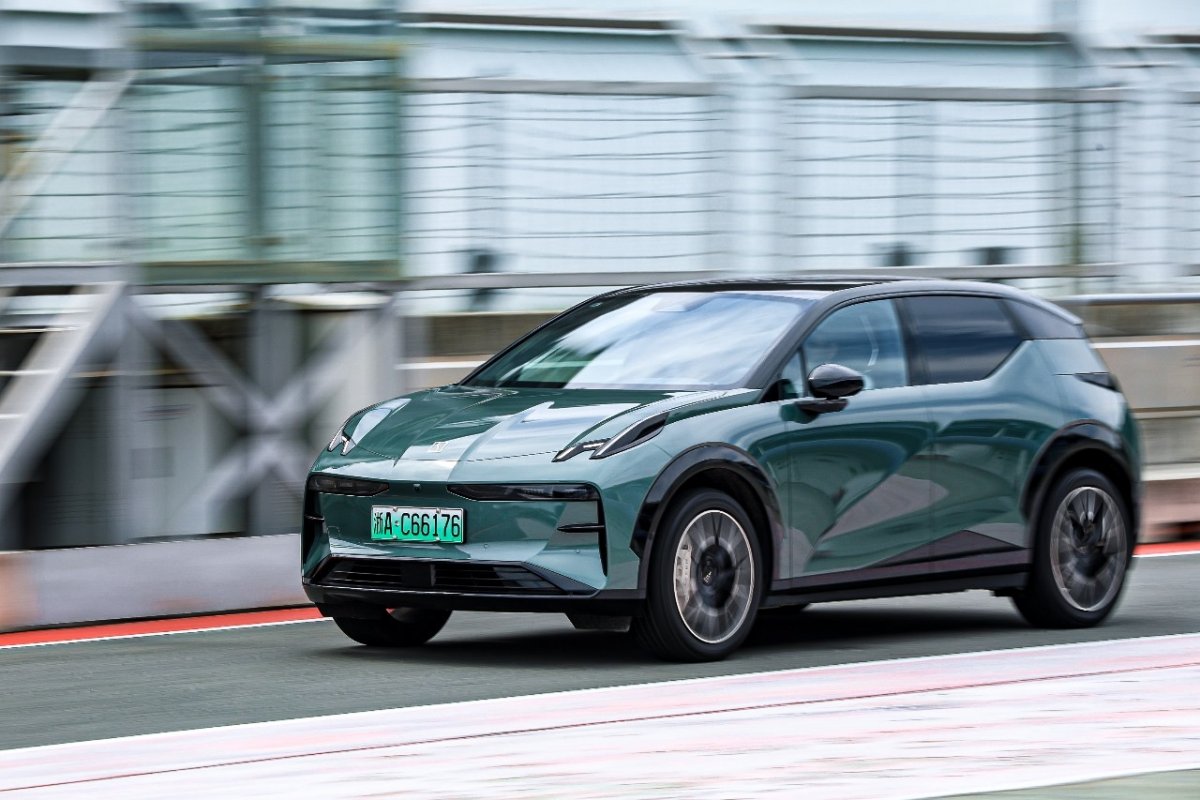 Teste com o novo Zeekr X: SUV elétrico que vem ao Brasil ainda este ano