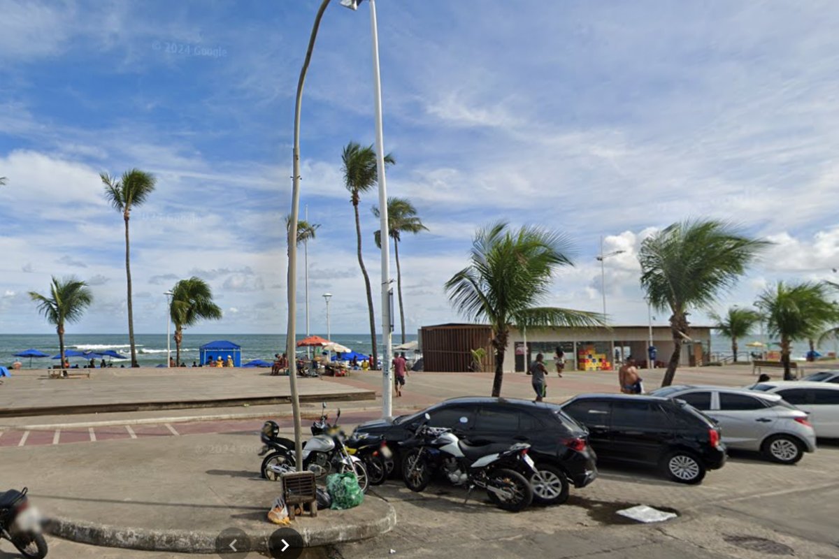 Corpo de homem é encontrado boiando em Itapuã