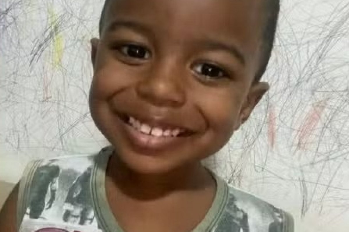 Baiano de 2 anos aprende alfabeto, número e cores em inglês, russo e até coreano