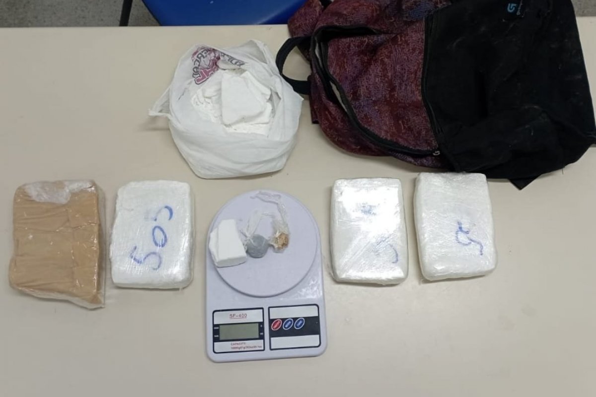 Em Jequié, suspeito de tráfico é preso pela PM